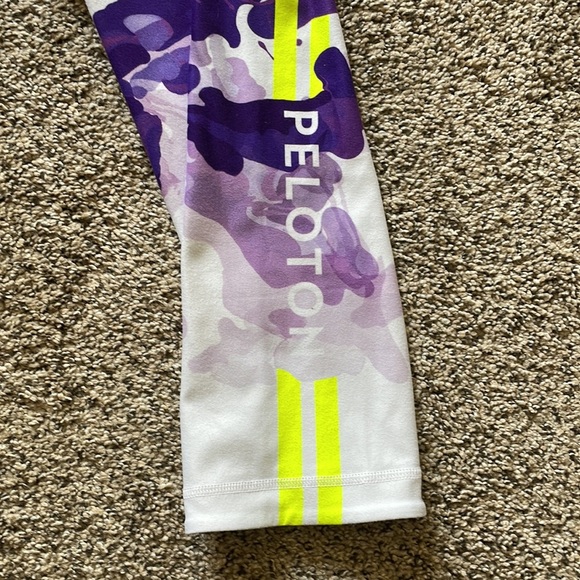 Peloton WITH capris, size XL - Picture 2 of 3